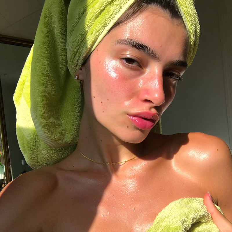 How to Lock in Hydration + Fragrance After the Shower (Anywhere, Anytime)