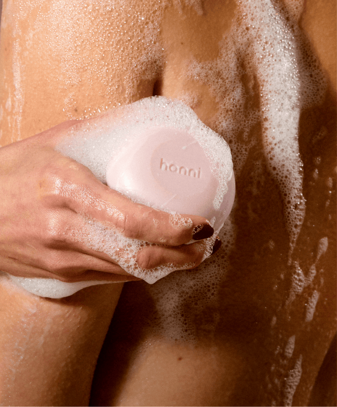 Model applying Cocoon Cleanse on their back